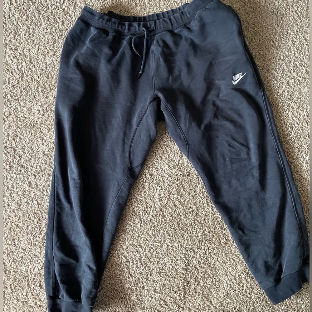Men’s Nike joggers-black
